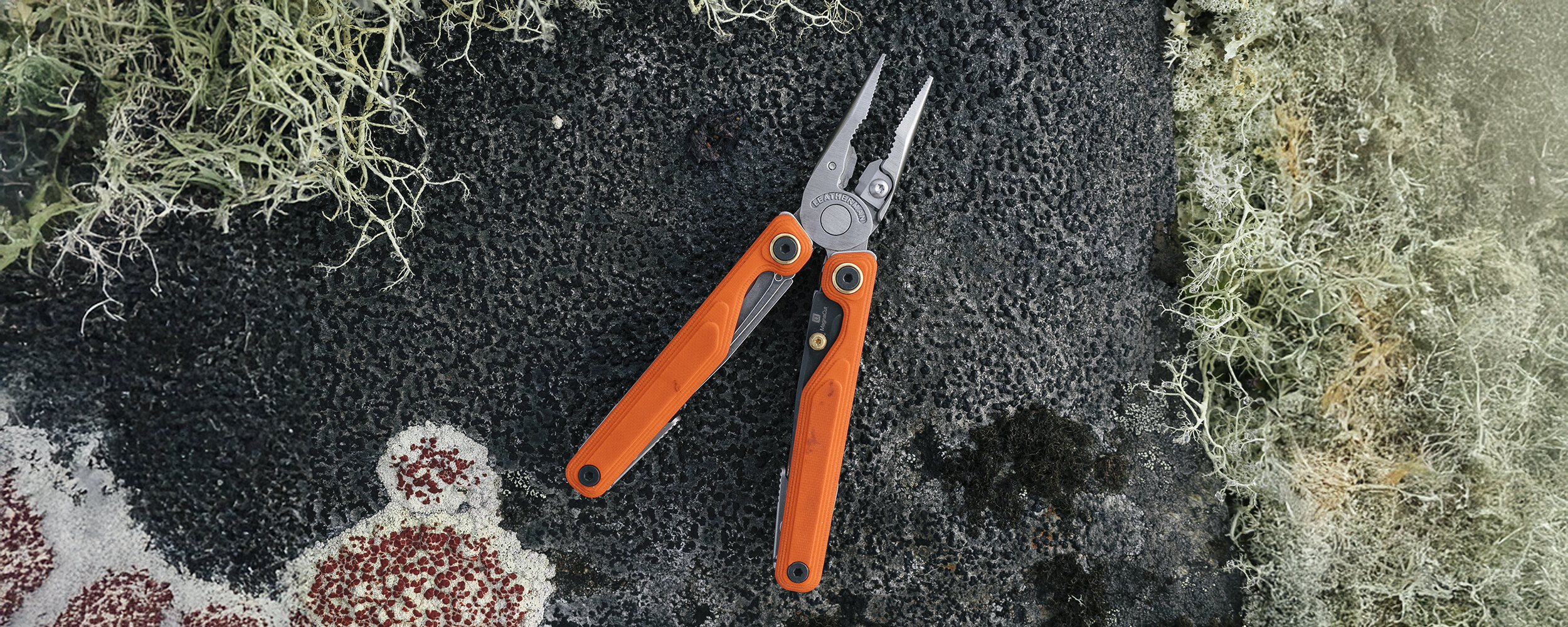 https://www.leathermanshop.se/pub_docs/files/LMEU_Outdoor_Hiking_WaveAlpha_Canyonland_2025_Y7A7214.jpg