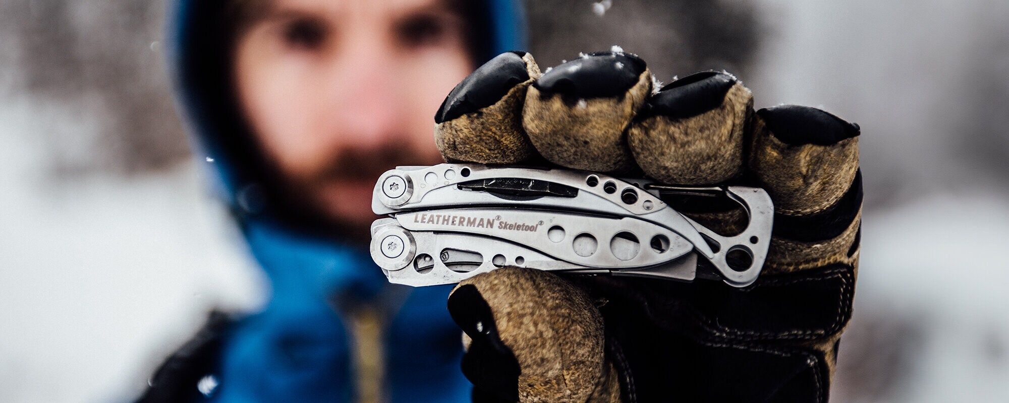 https://www.leathermanshop.se/pub_docs/files/Skeletool---Lifestyle---Outdoor---Tool-in-hand-in-snow.jpg